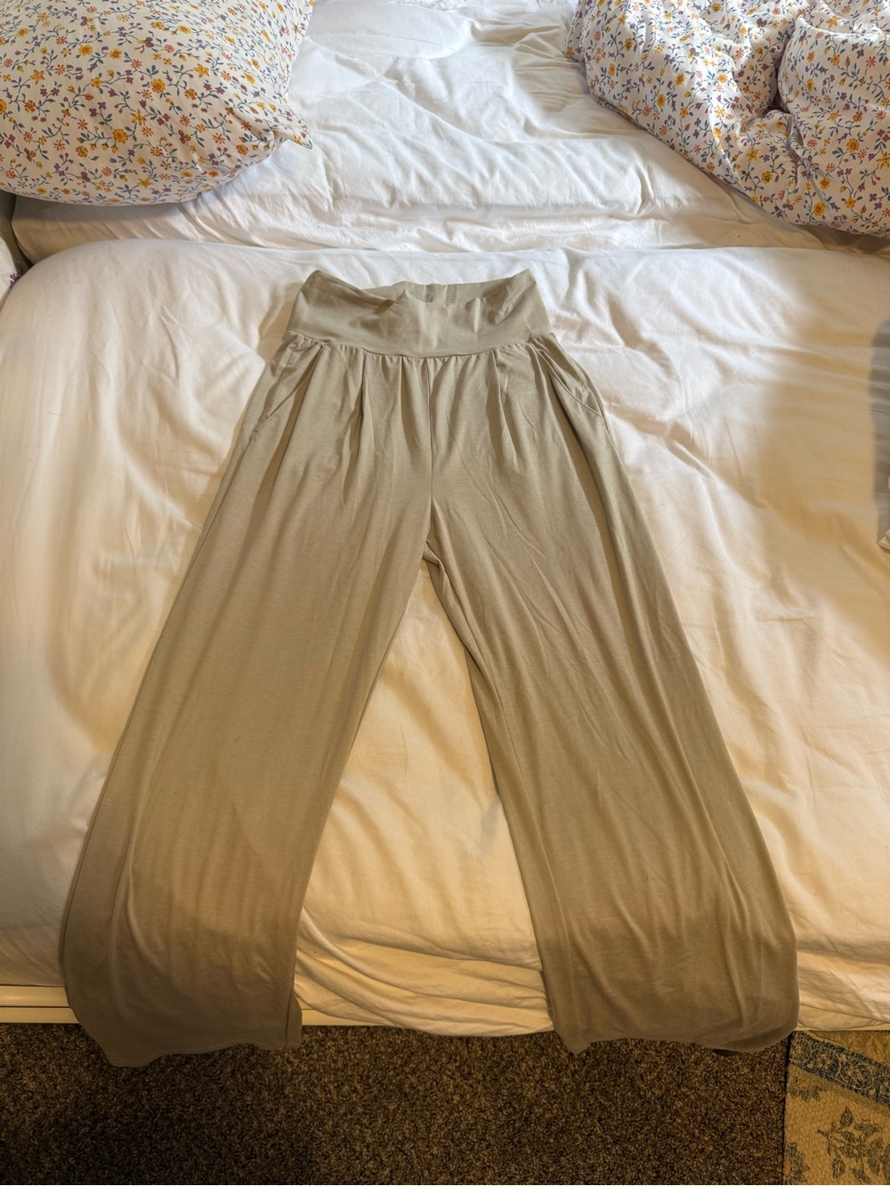 Vuori Women's Wide-Leg Lounge Pants - Light Taupe